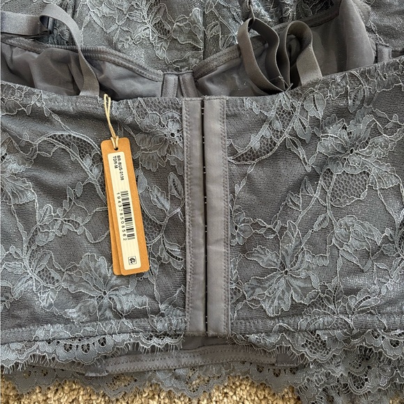 SKIMS Lace Bralette and Shorts Set - Picture 5 of 5